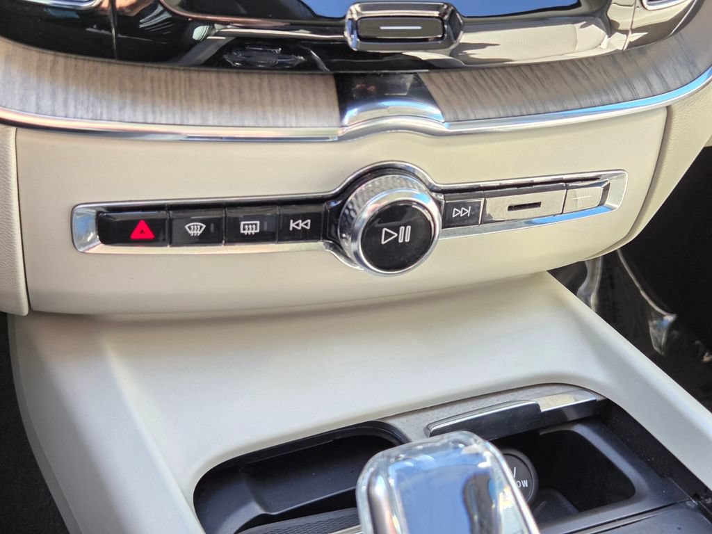 Used 2022 Volvo XC60 B5 Inscription w/ Climate Package FWD image 29