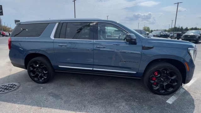 New 2026 GMC Yukon XL Denali w/ Denali Reserve Package AWD/4WD image 3