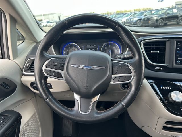 Used 2020 Chrysler Pacifica Touring-L FWD image 10