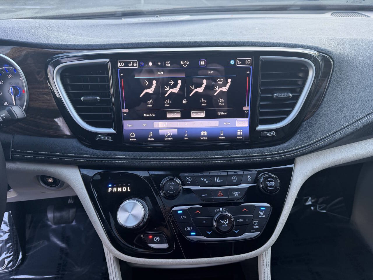 Used 2022 Chrysler Pacifica Limited FWD image 18