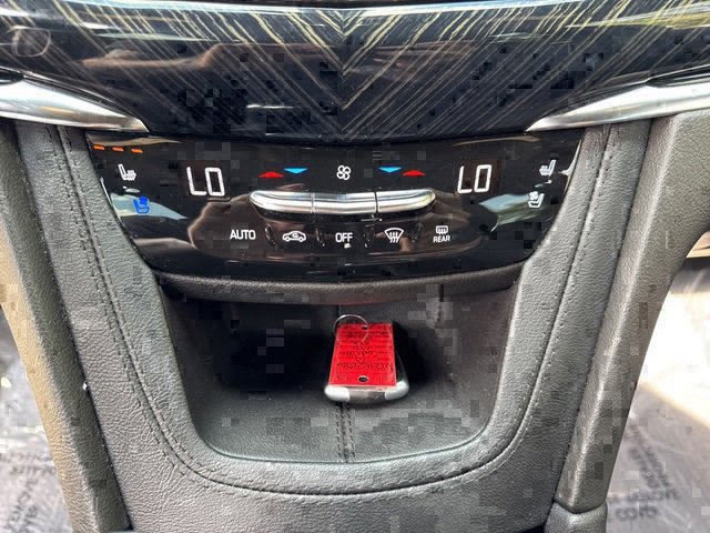 Used 2023 Cadillac XT6 Premium Luxury w/ Technology Package image 32