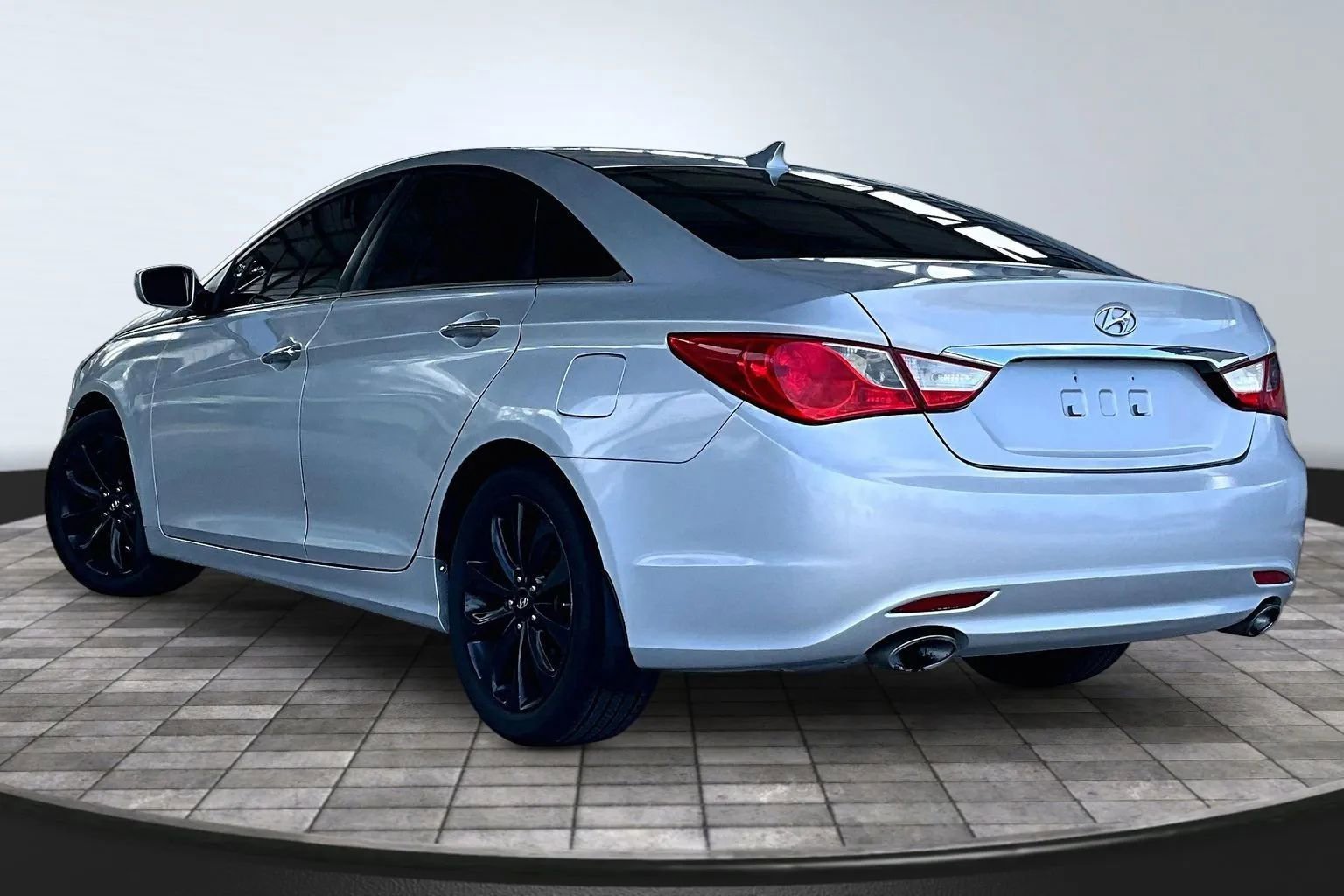 Used 2011 Hyundai Sonata SE FWD image 4