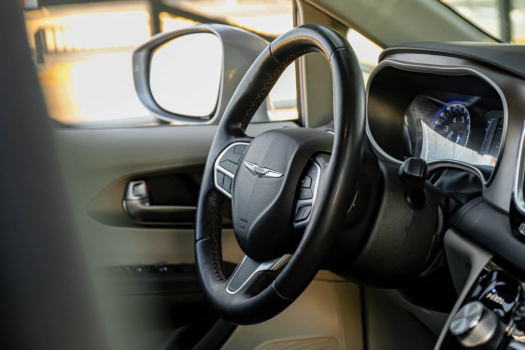 Used 2019 Chrysler Pacifica Touring-L image 22