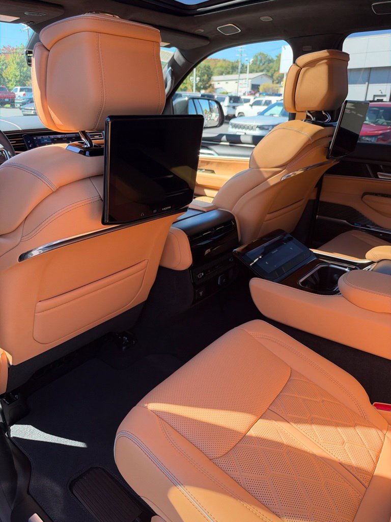 New 2027 Jeep Grand Wagoneer Summit AWD/4WD image 14