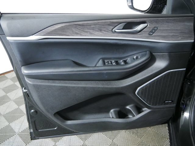 Certified 2024 Jeep Grand Cherokee L Limited AWD/4WD image 17