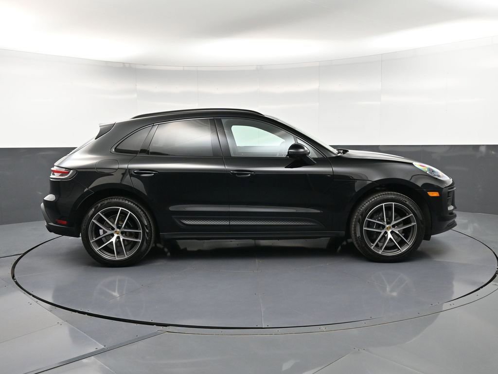 Certified 2026 Porsche Macan AWD/4WD image 9