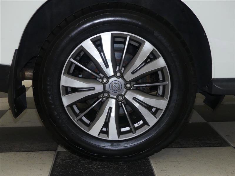 Used 2019 Nissan Pathfinder SV image 32