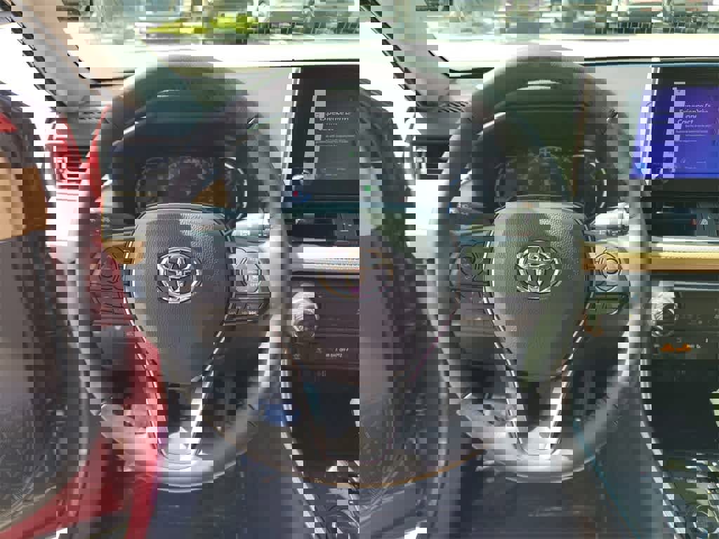 Used 2025 Toyota RAV4 XLE w/ Convenience Package image 24