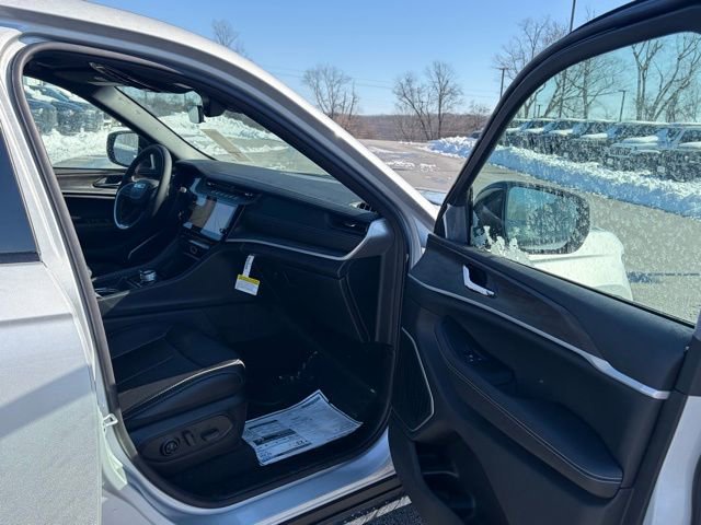 New 2026 Jeep Grand Cherokee Limited w/ Limited Altitude Package AWD/4WD image 28