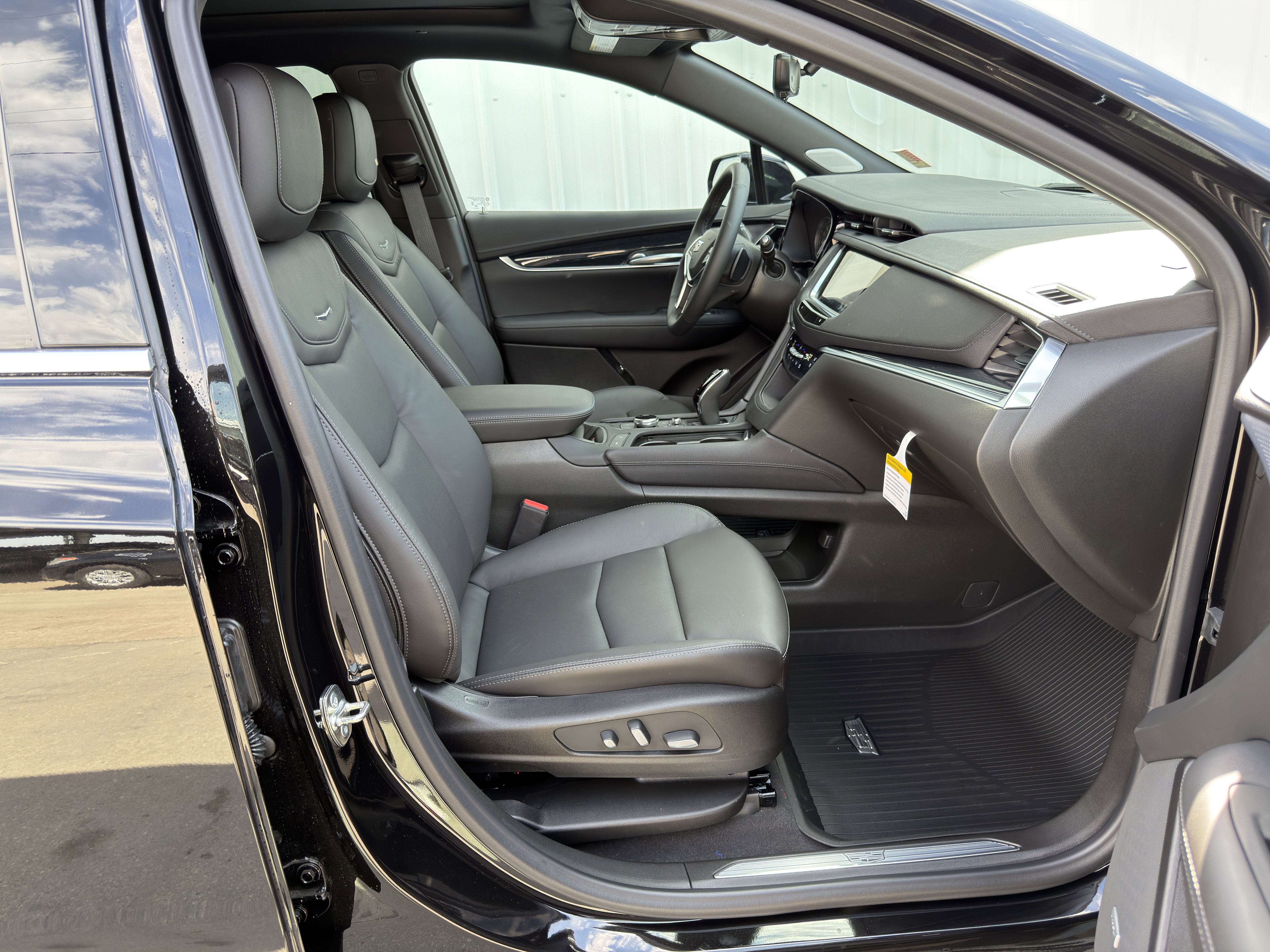 New 2026 Cadillac XT5 Premium Luxury w/ LPO, ONYX Package FWD image 20
