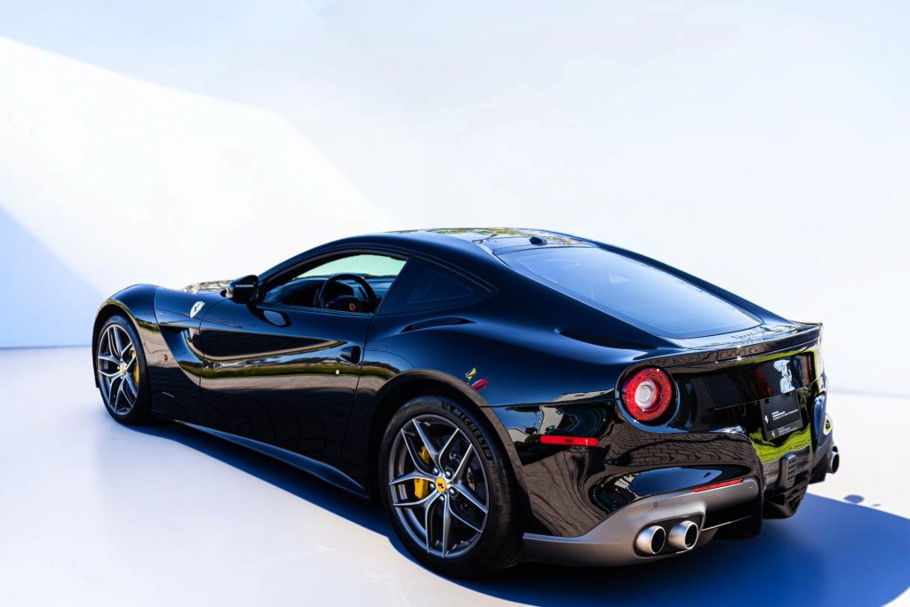 Used 2014 Ferrari F12 Berlinetta RWD image 8