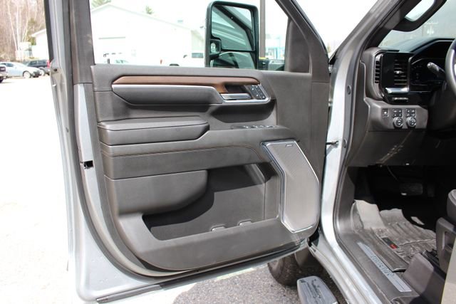 Used 2024 Chevrolet Silverado 3500 High Country w/ High Country Premium Package image 41