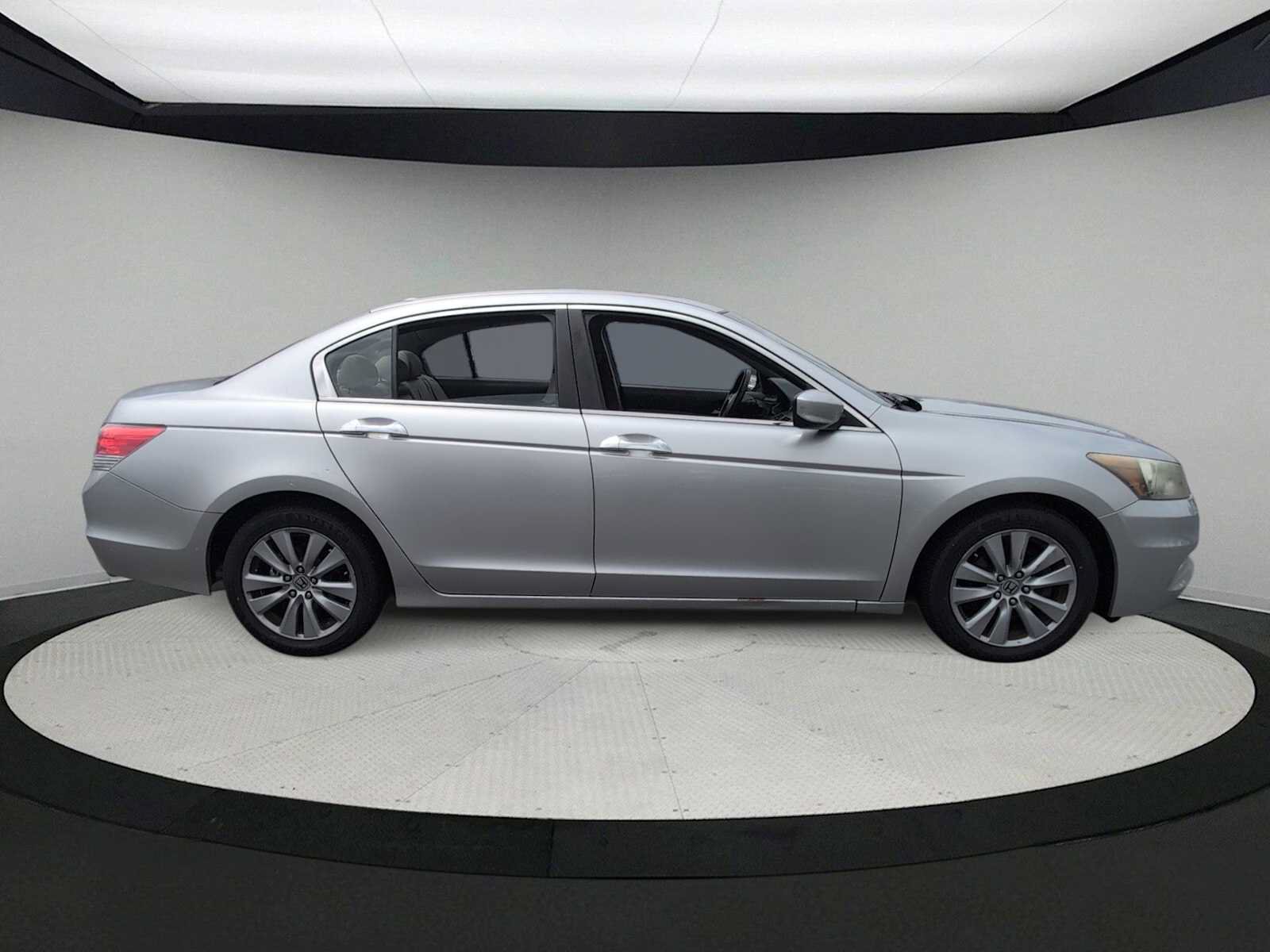 Used 2011 Honda Accord EX-L image 9