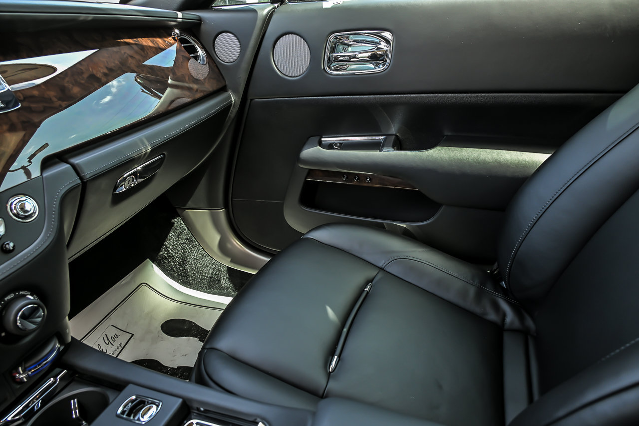 Used 2016 Rolls-Royce Dawn RWD image 43