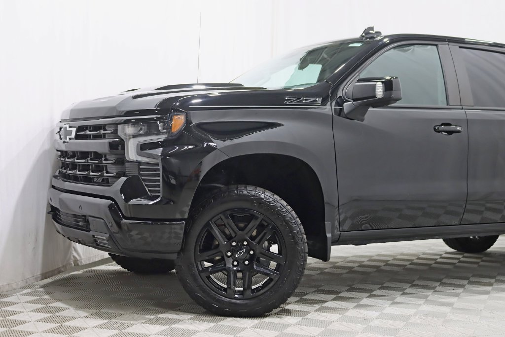Used 2024 Chevrolet Silverado 1500 LT Trail Boss w/ LT Trail Boss Premium Package AWD/4WD image 2