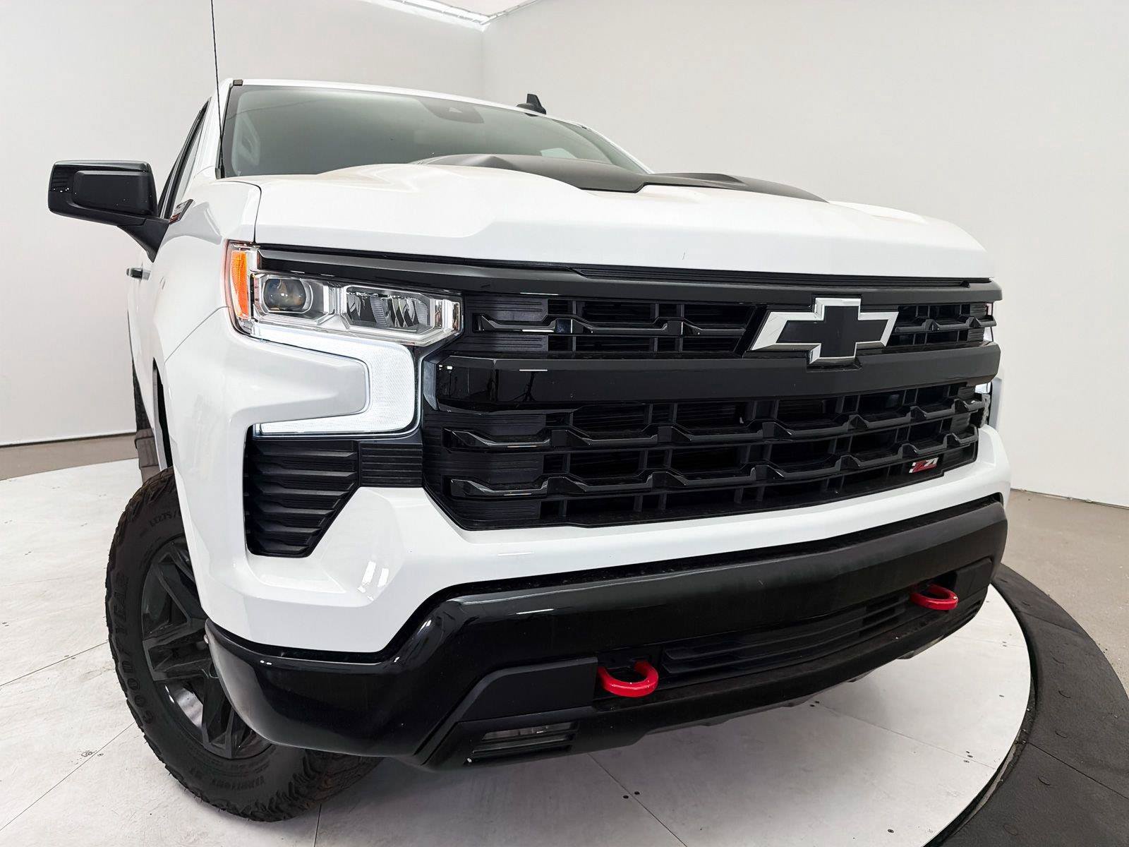 Used 2024 Chevrolet Silverado 1500 LT Trail Boss w/ Protection Package AWD/4WD image 2