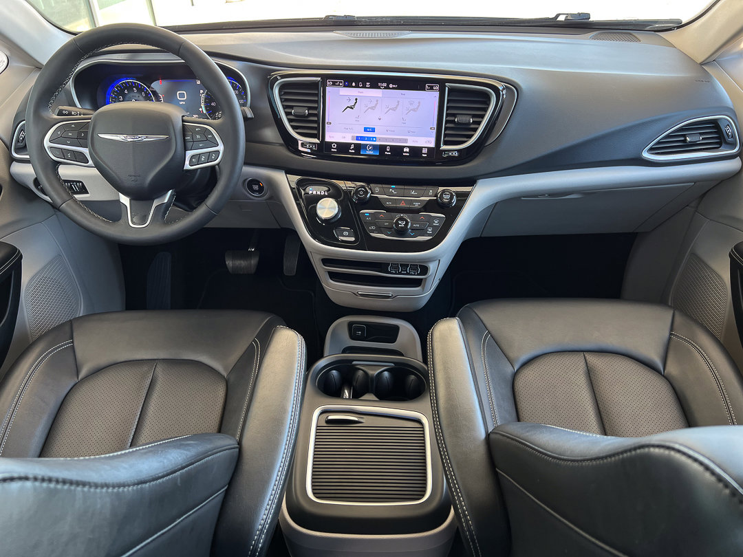 Used 2024 Chrysler Pacifica Touring-L image 36