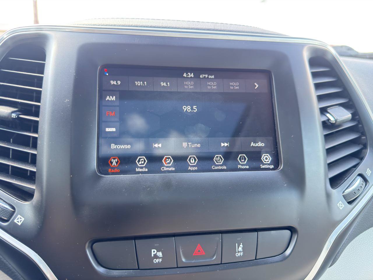 Used 2021 Jeep Cherokee Latitude Lux w/ Sun & Sound Group AWD/4WD image 49
