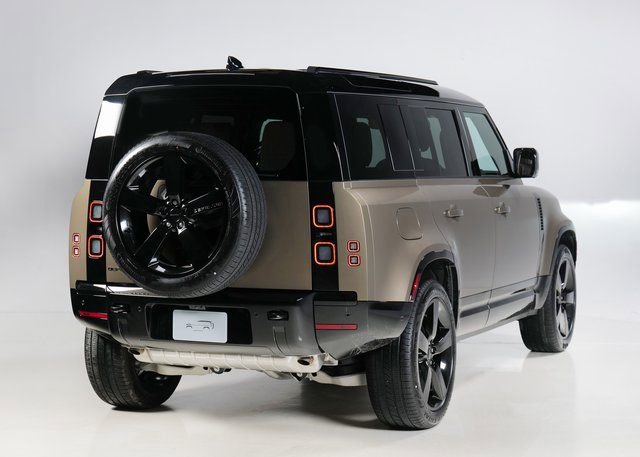 New 2026 Land Rover Defender 110 X-Dynamic SE image 2
