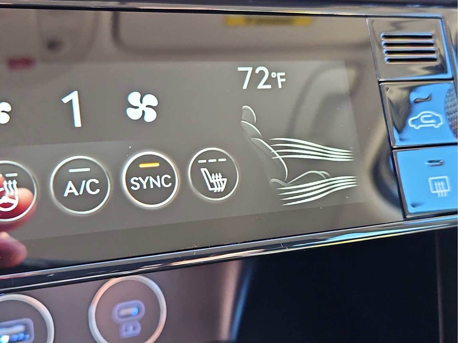 Used 2025 Genesis G70 2.5T image 26