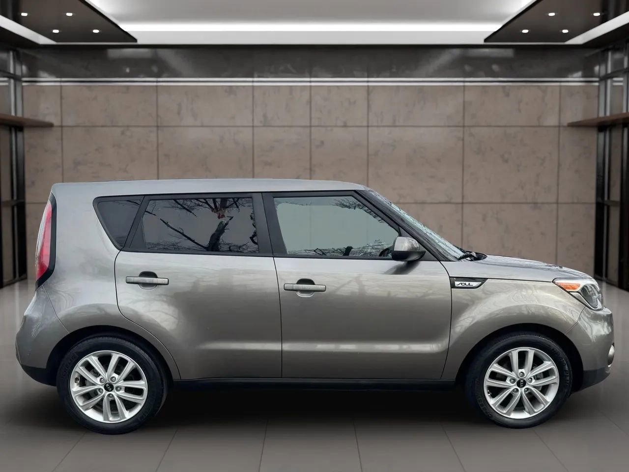 Used 2019 Kia Soul + FWD image 7