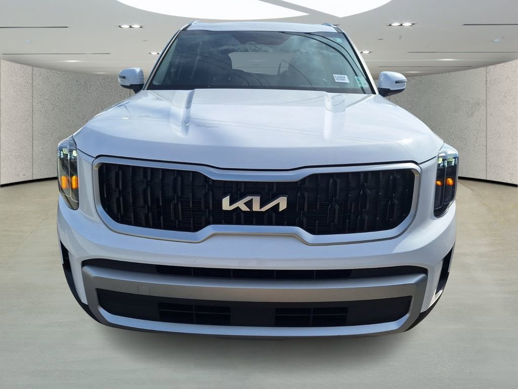 Used 2024 Kia Telluride EX w/ EX Captain's Chair Package image 8