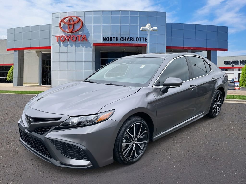 Used 2024 Toyota Camry SE image 6