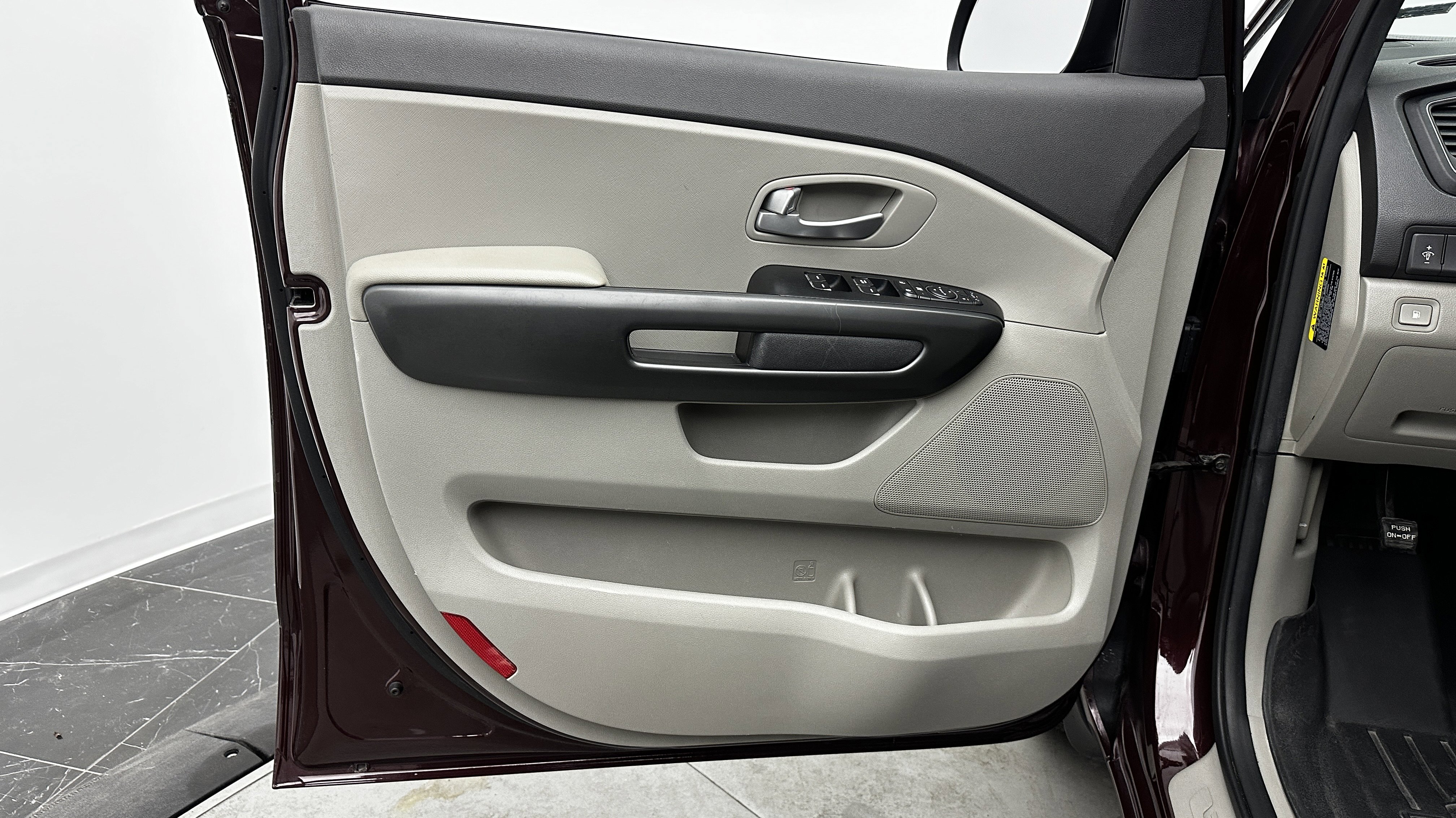 Used 2018 Kia Sedona LX image 10