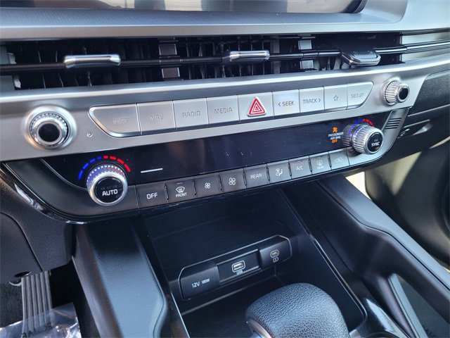 Used 2024 Kia Telluride LX image 17