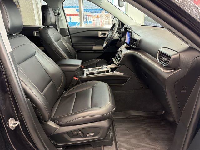 Used 2024 Ford Explorer XLT w/ Equipment Group 202A image 11