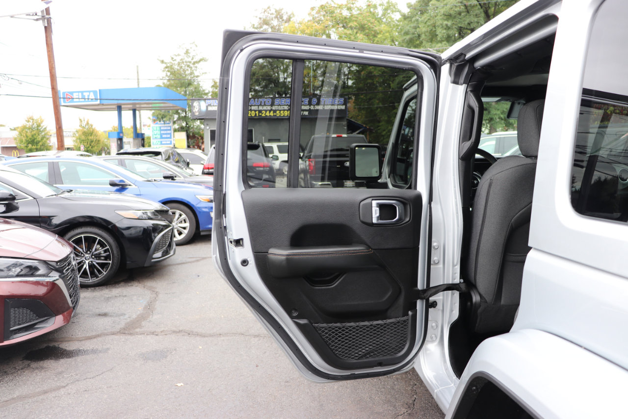 Used 2024 Jeep Wrangler Sahara image 24