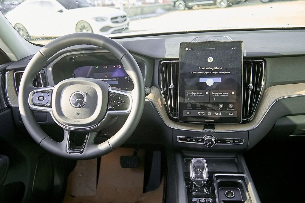 New 2026 Volvo XC60 B5 Plus w/ Climate Package image 25