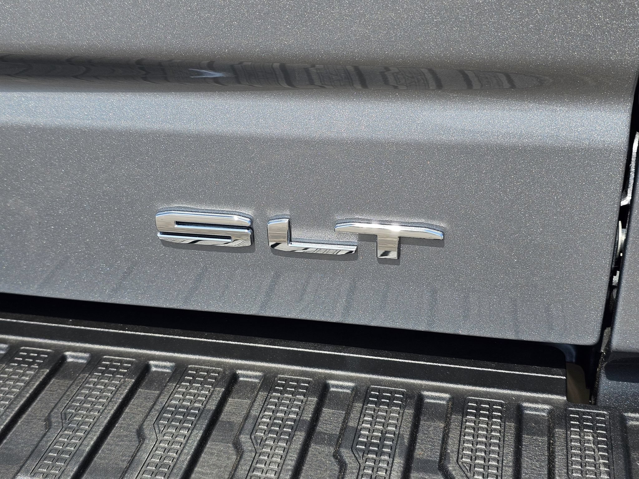 Used 2023 GMC Sierra 1500 SLT w/ SLT Premium Plus Package AWD/4WD image 11