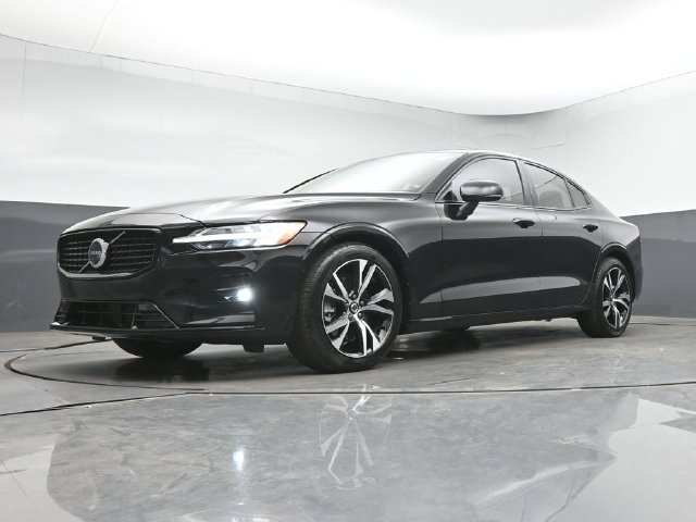 Used 2025 Volvo S60 B5 Plus AWD/4WD image 38