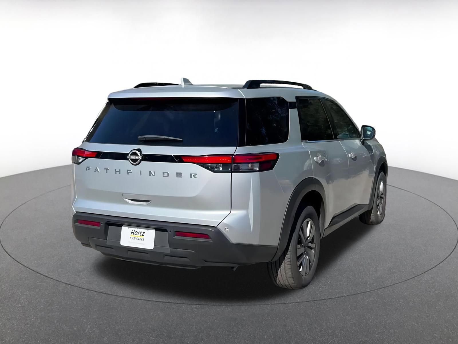 Used 2025 Nissan Pathfinder SV image 14