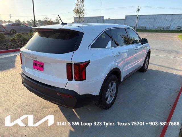 Certified 2023 Kia Sorento LX FWD image 10