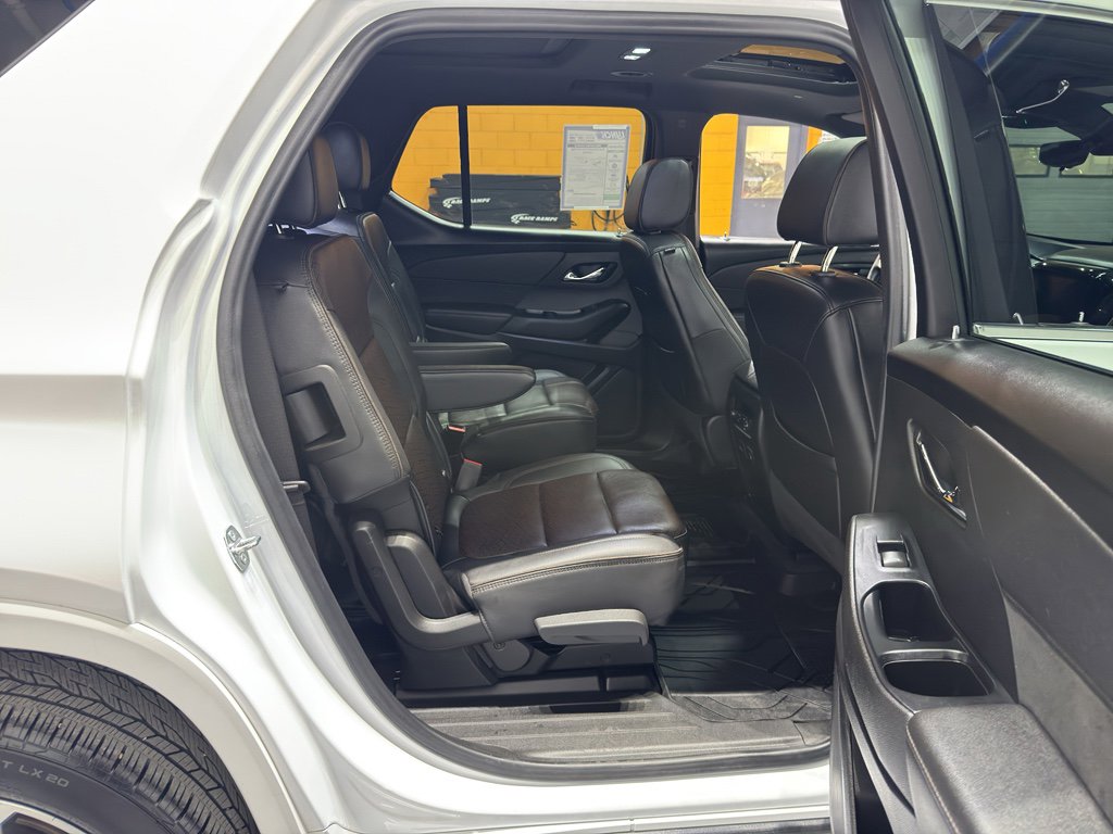 Used 2023 Chevrolet Traverse High Country image 19
