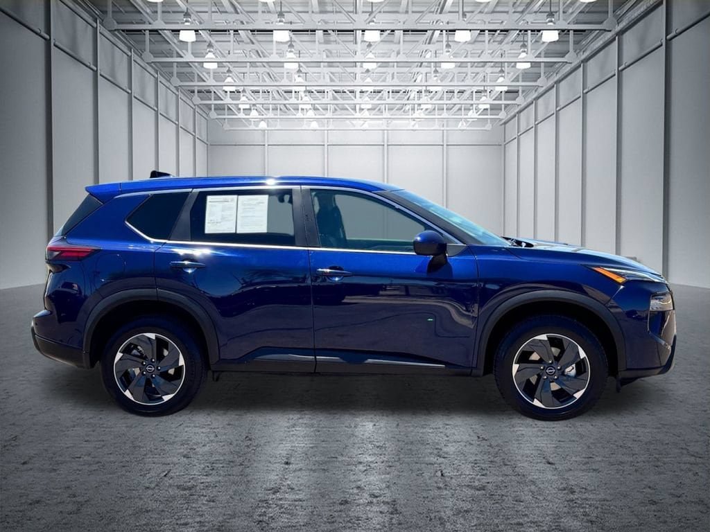 Used 2024 Nissan Rogue SV AWD/4WD image 6