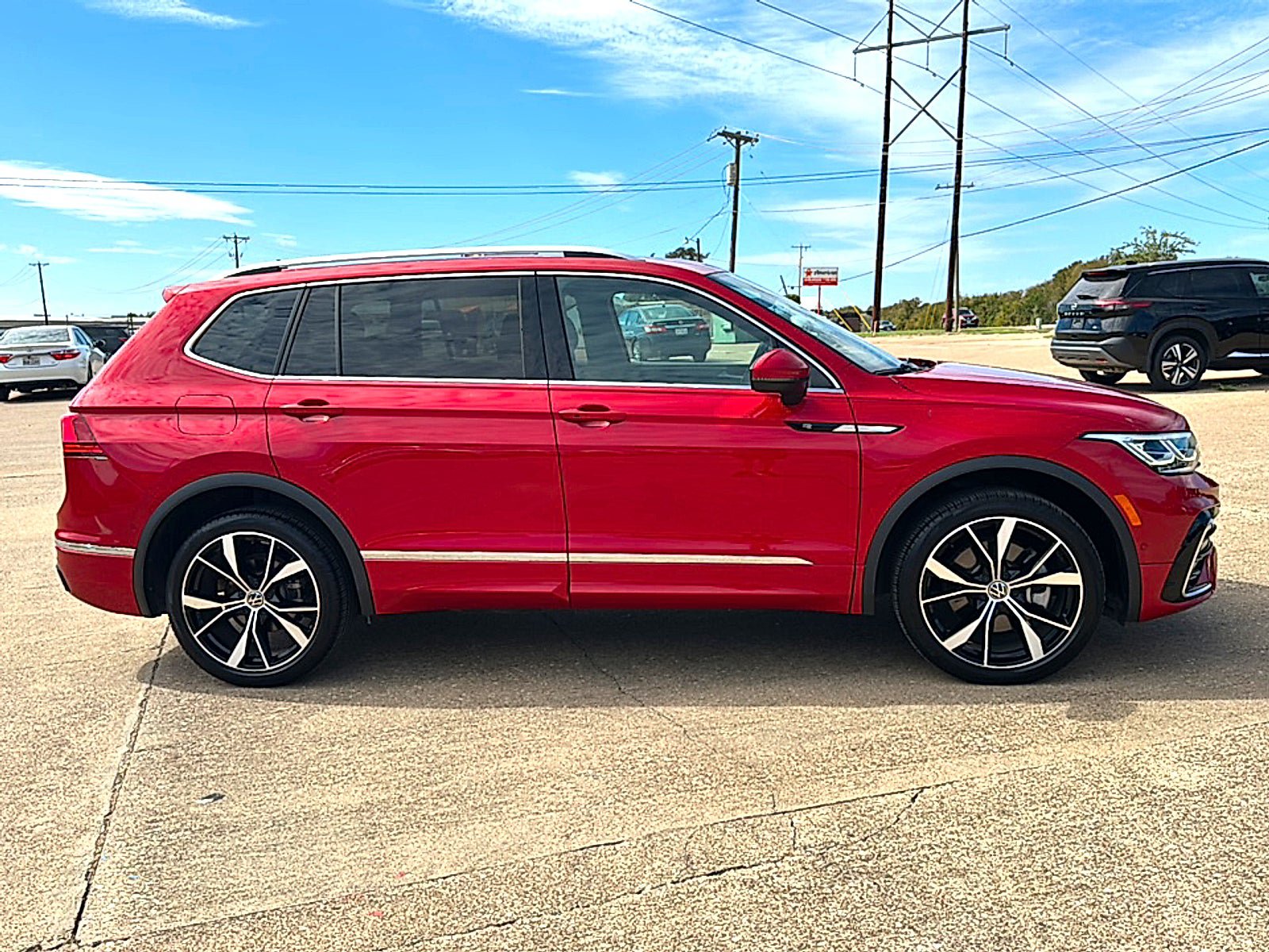 Used 2024 Volkswagen Tiguan SEL R-Line AWD/4WD image 9