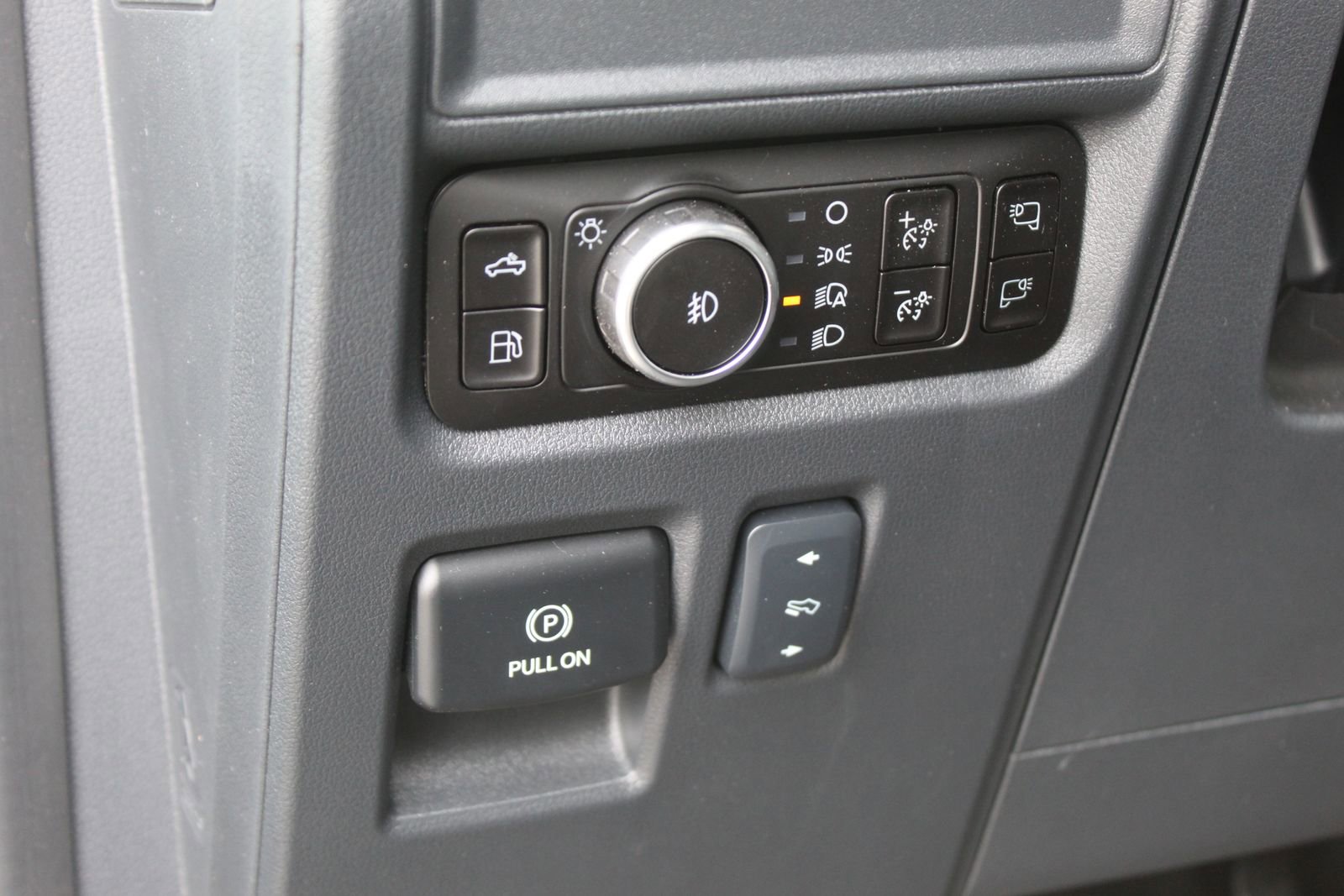 New 2025 Ford F150 Lariat w/ Equipment Group 501A Mid image 28