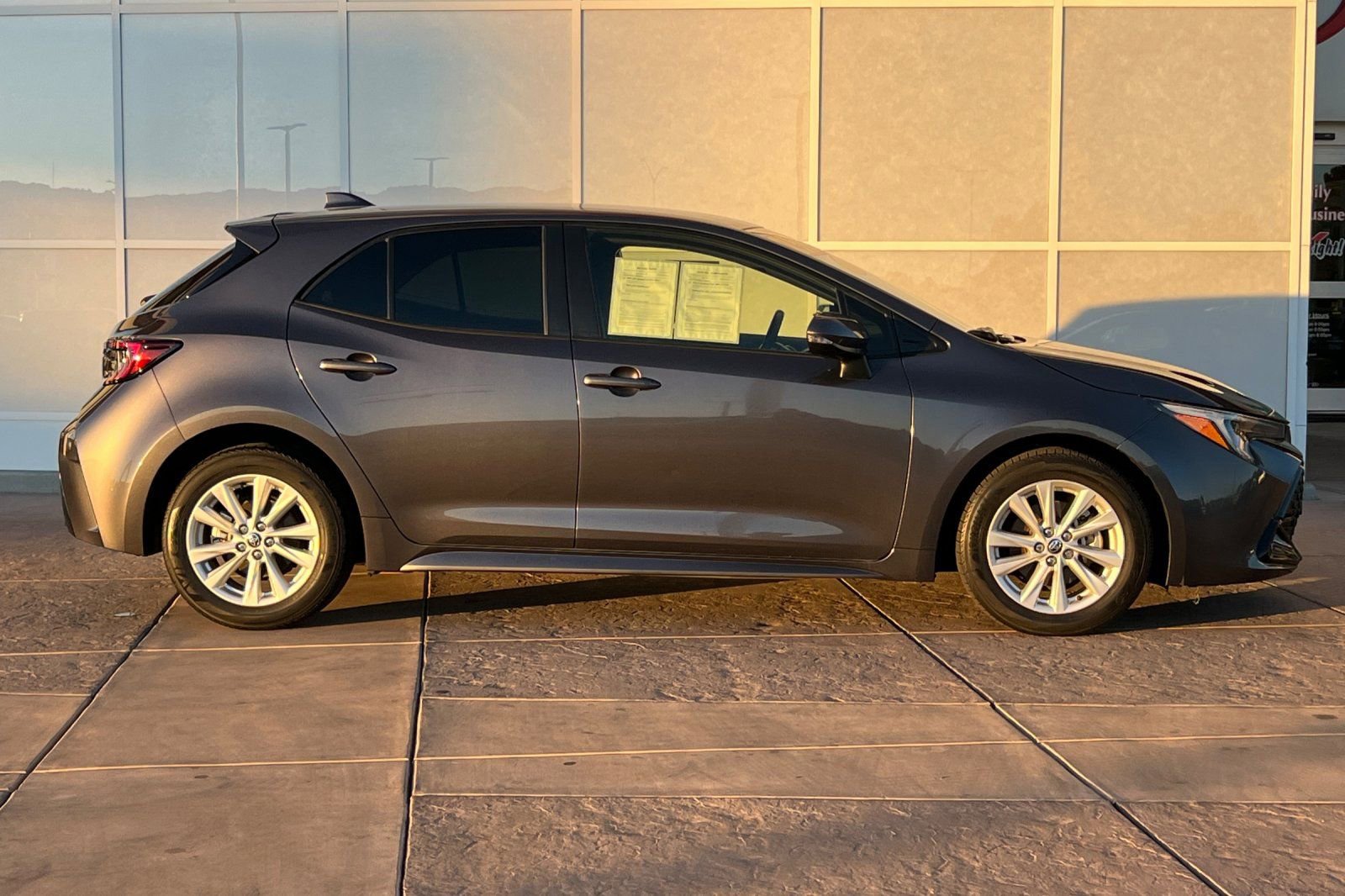 Certified 2023 Toyota Corolla SE image 3