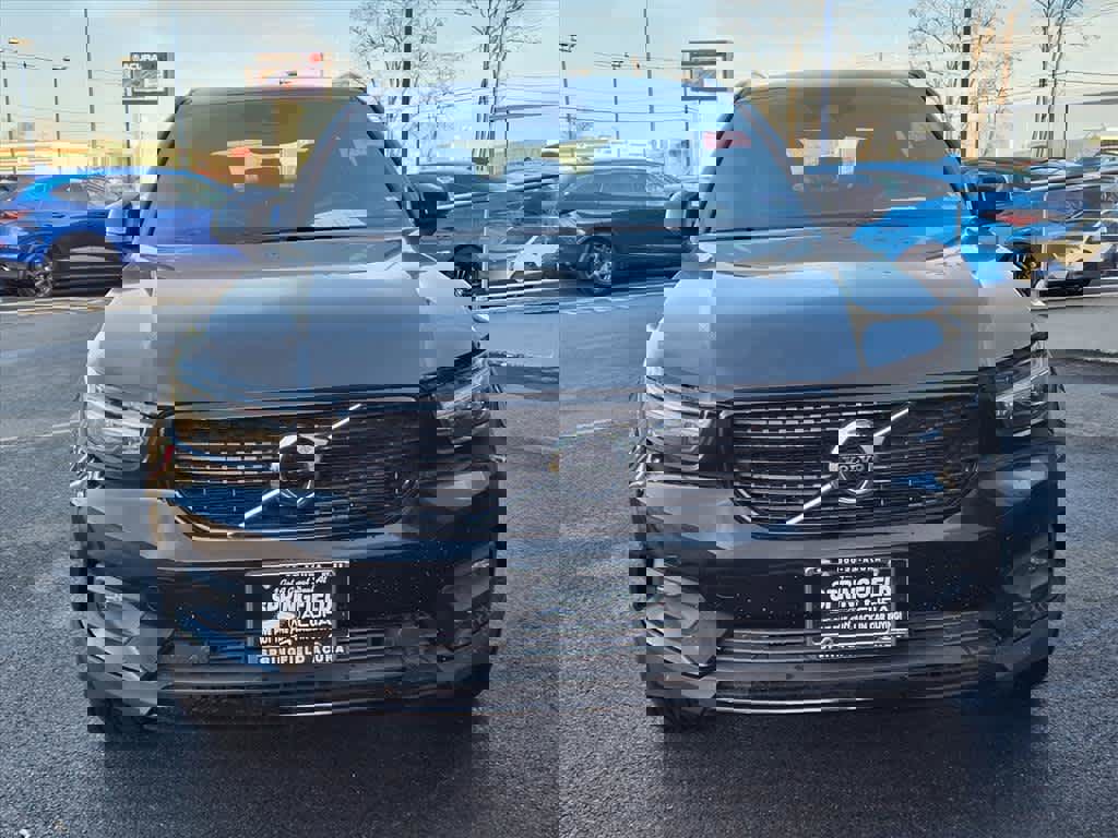 Used 2019 Volvo XC40 T5 R-Design image 2