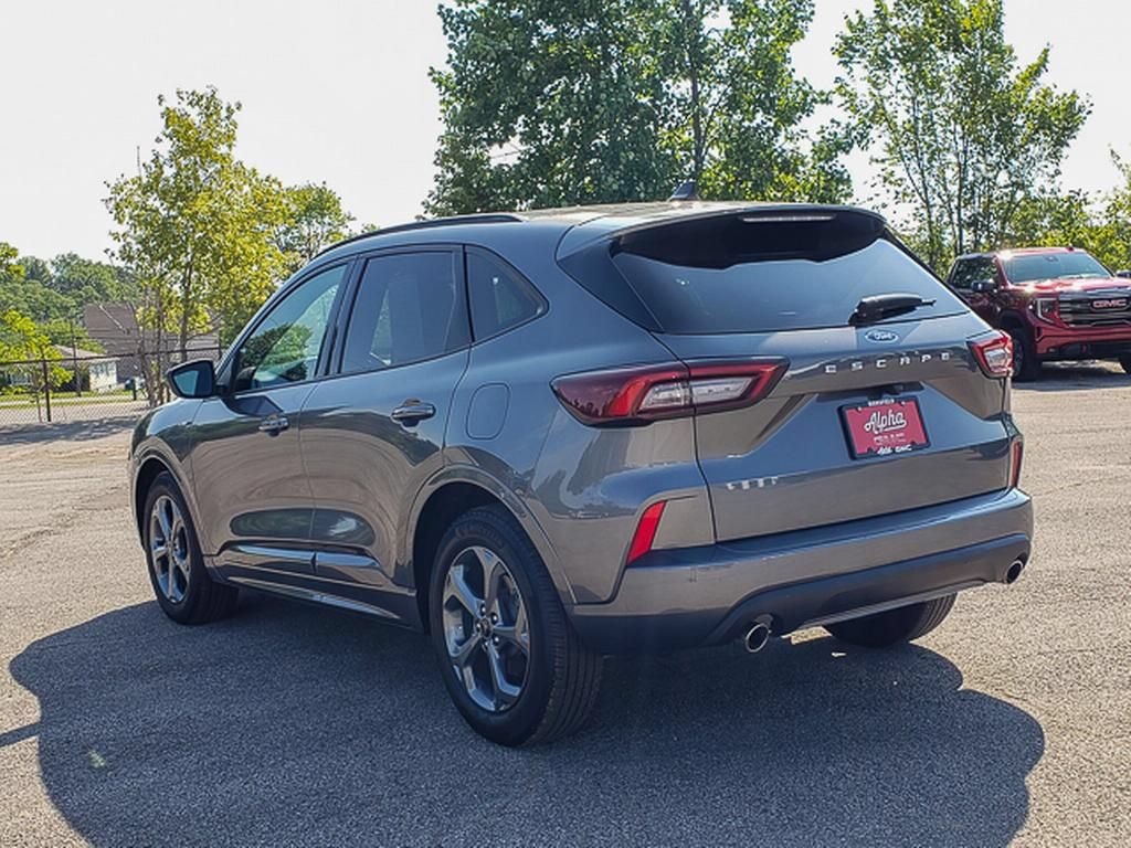 Used 2023 Ford Escape ST-Line FWD image 5