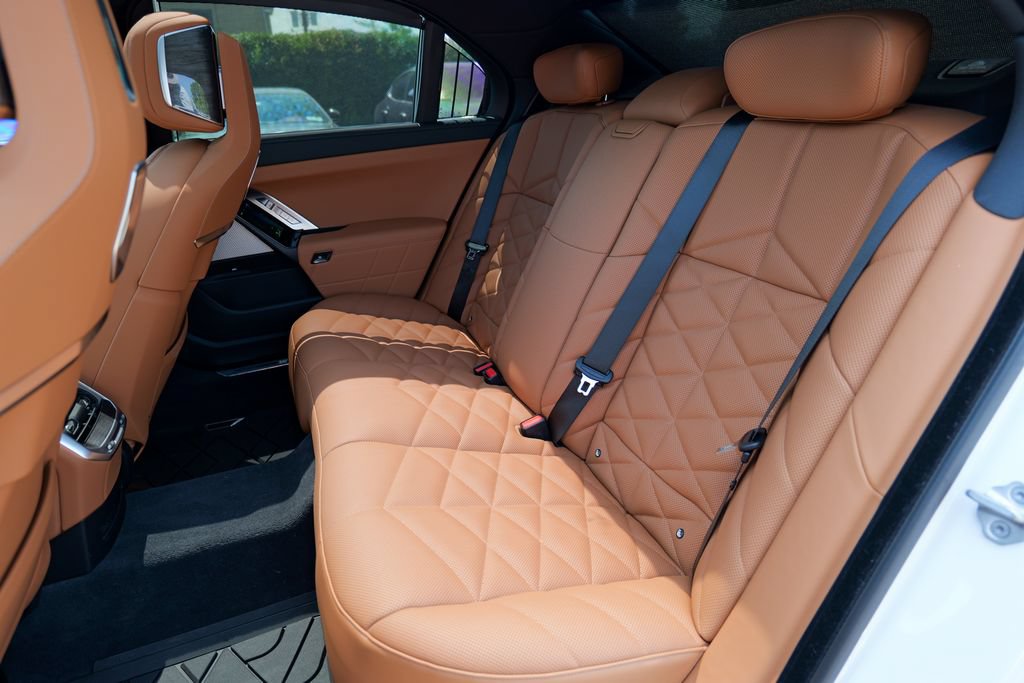 Used 2024 BMW 740i xDrive w/ Premium Package 2 AWD/4WD image 28