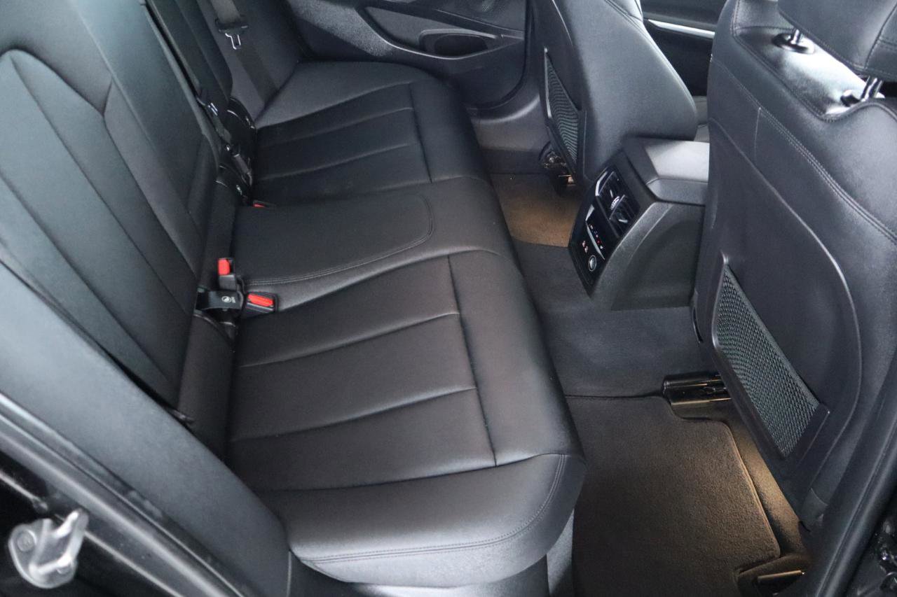 Used 2020 BMW 330i Sedan w/ M Sport Package image 35