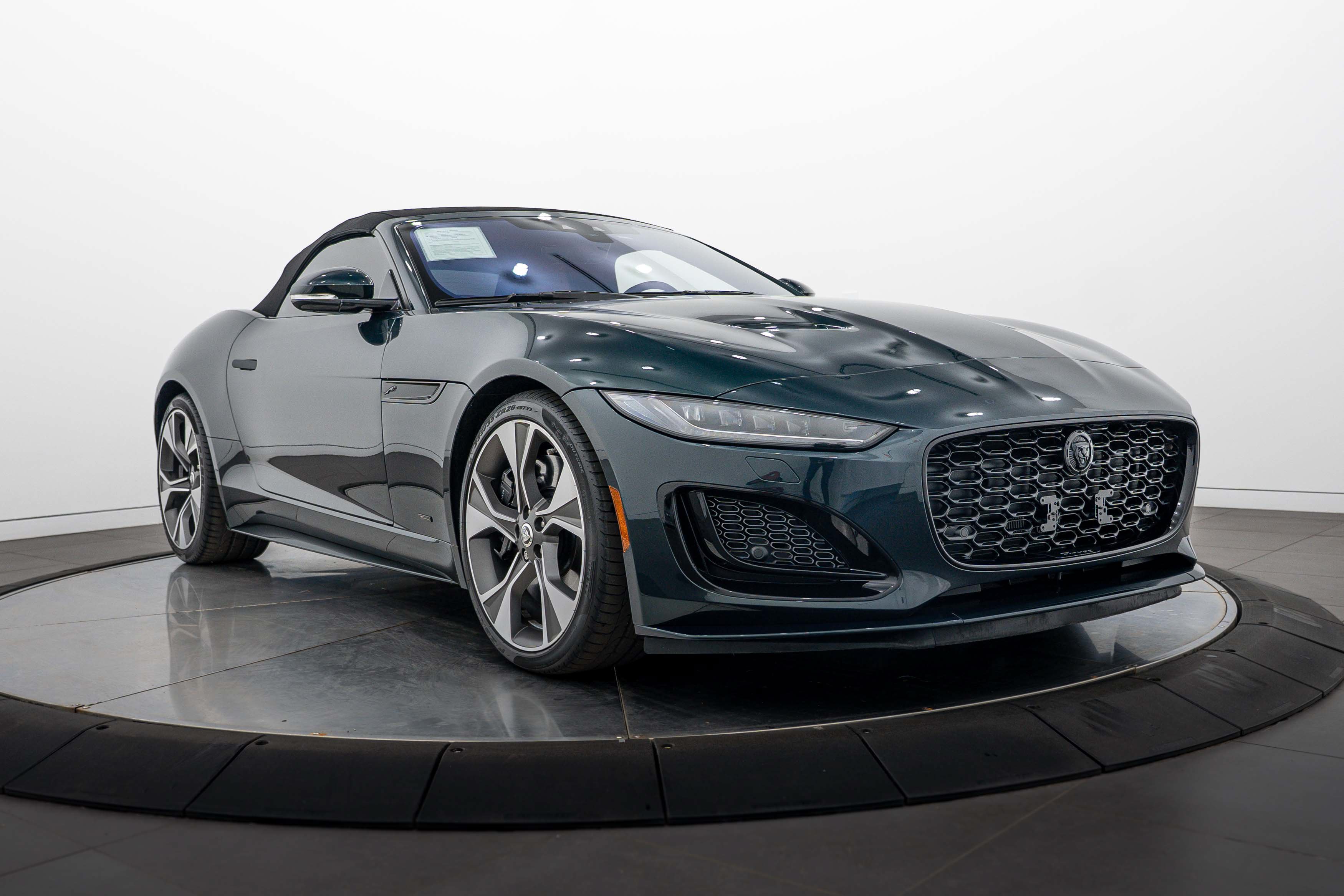 Used 2024 Jaguar F-TYPE Convertible AWD image 32