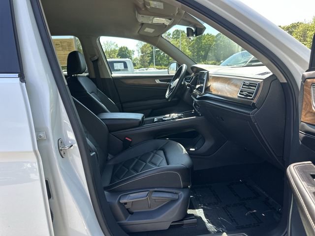 Used 2025 Volkswagen Atlas SE w/ Black Wheel Package FWD image 29