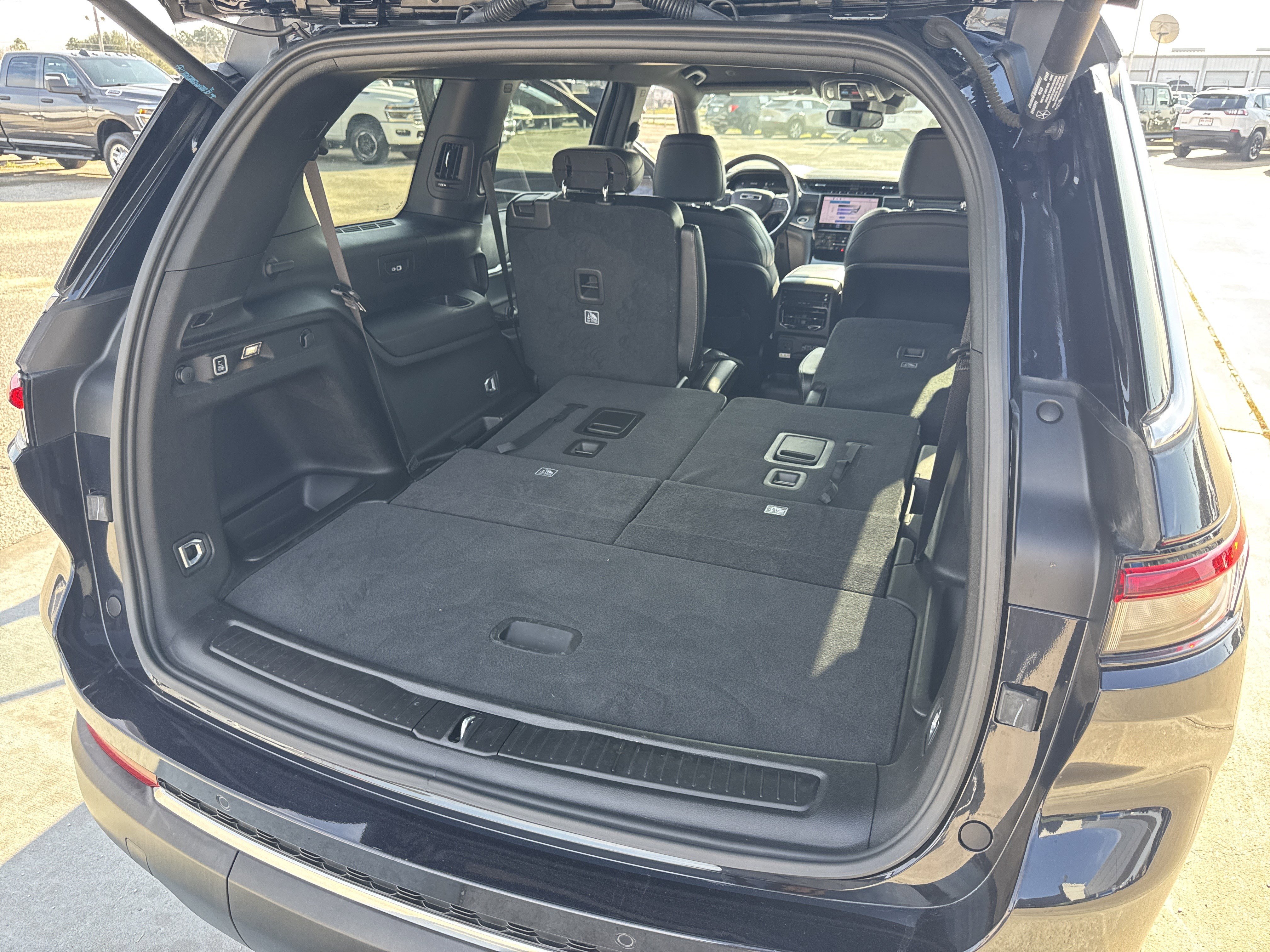 Used 2024 Jeep Grand Cherokee L Limited image 31