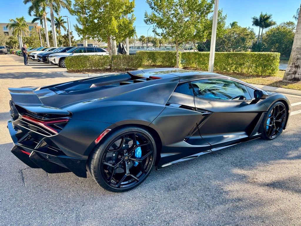 Used 2025 Lamborghini Revuelto image 6