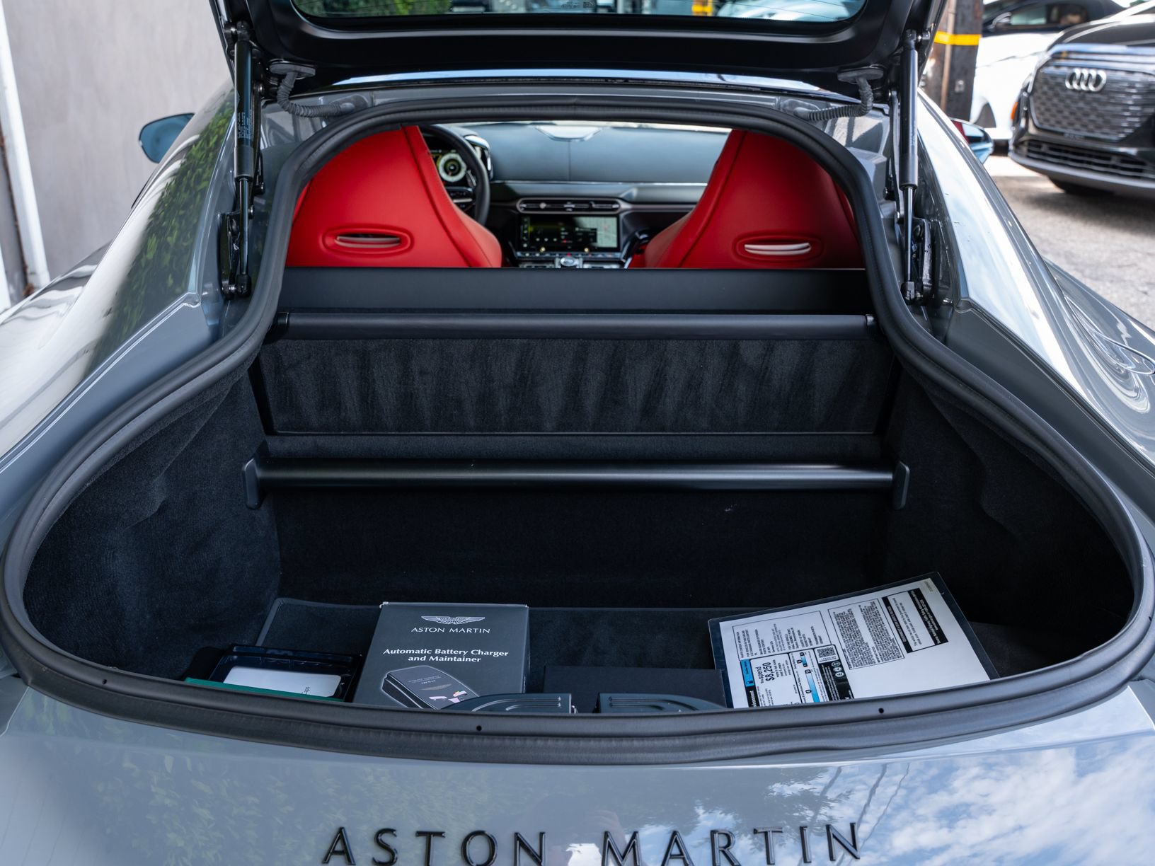 Used 2025 Aston Martin V8 Vantage Coupe RWD image 33